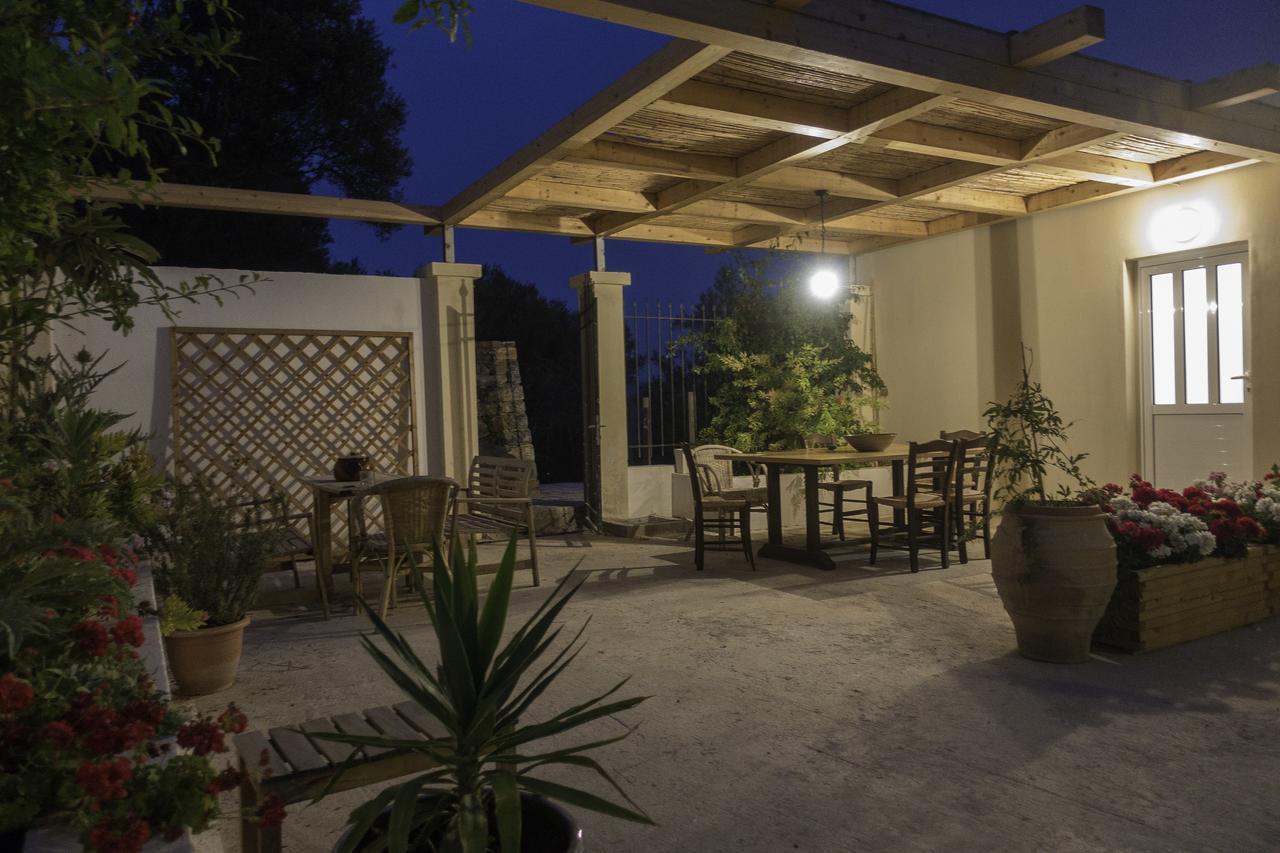 Villa Dio Petres Kroustas ภายนอก รูปภาพ