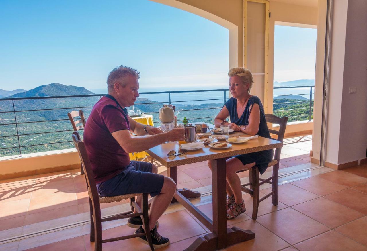 Villa Dio Petres Kroustas ภายนอก รูปภาพ