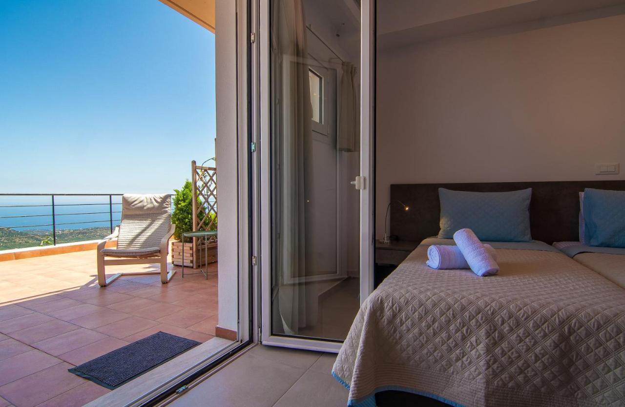 Villa Dio Petres Kroustas ภายนอก รูปภาพ
