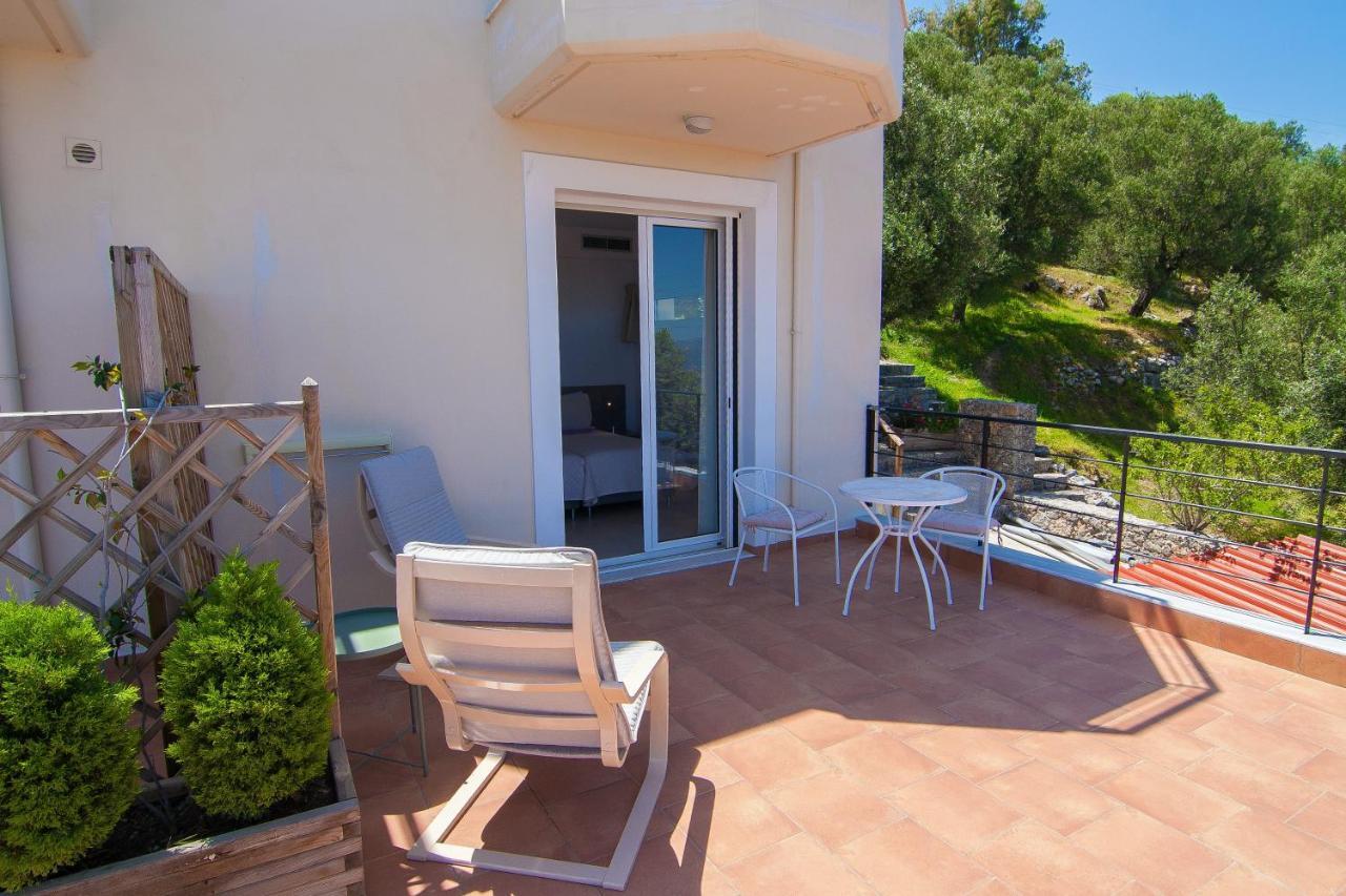 Villa Dio Petres Kroustas ภายนอก รูปภาพ