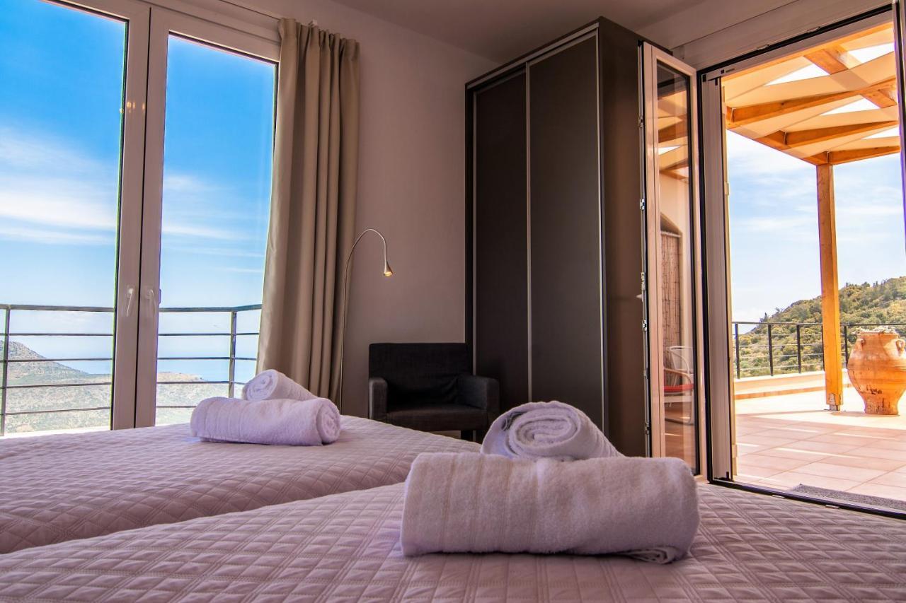 Villa Dio Petres Kroustas ภายนอก รูปภาพ