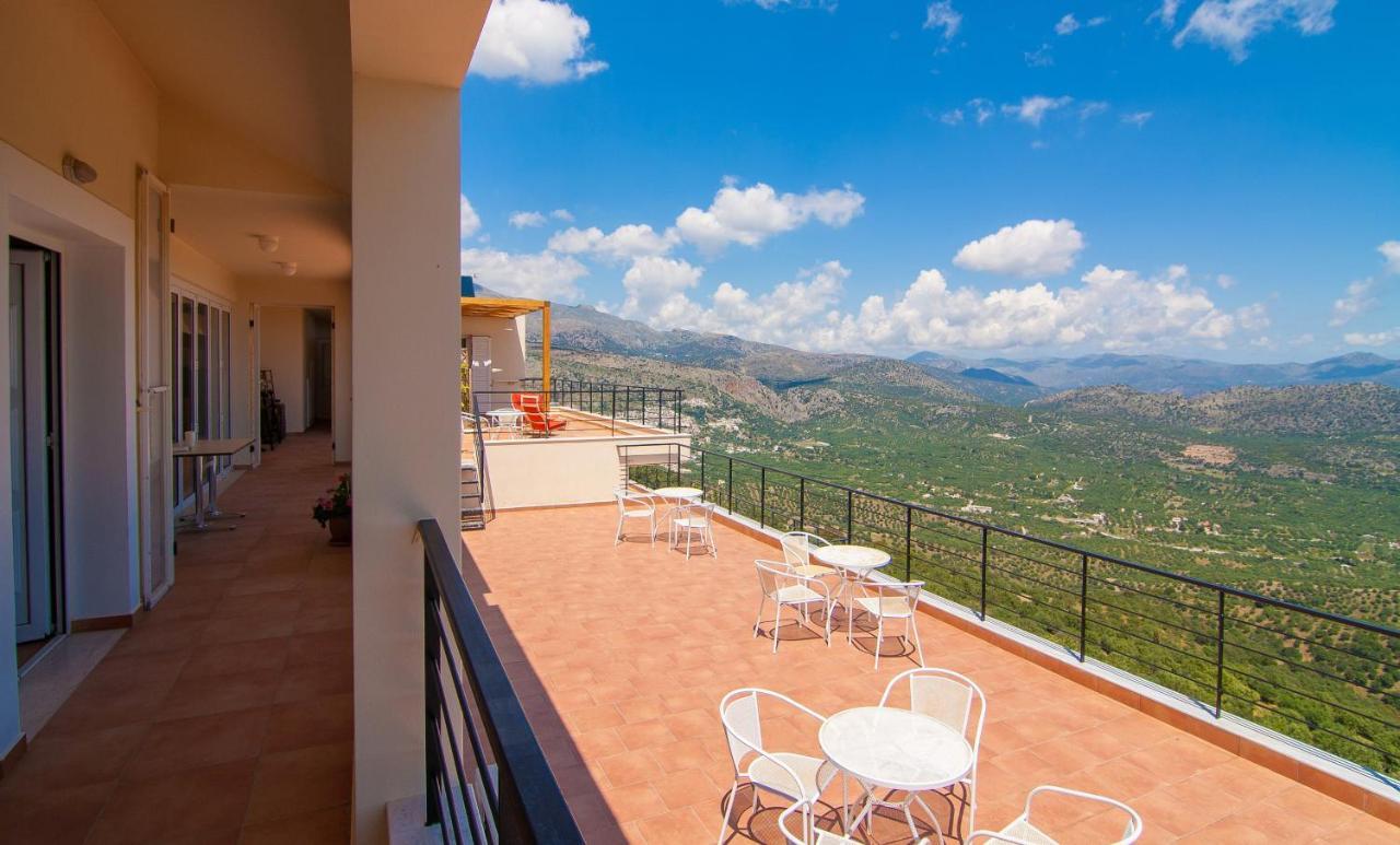 Villa Dio Petres Kroustas ภายนอก รูปภาพ