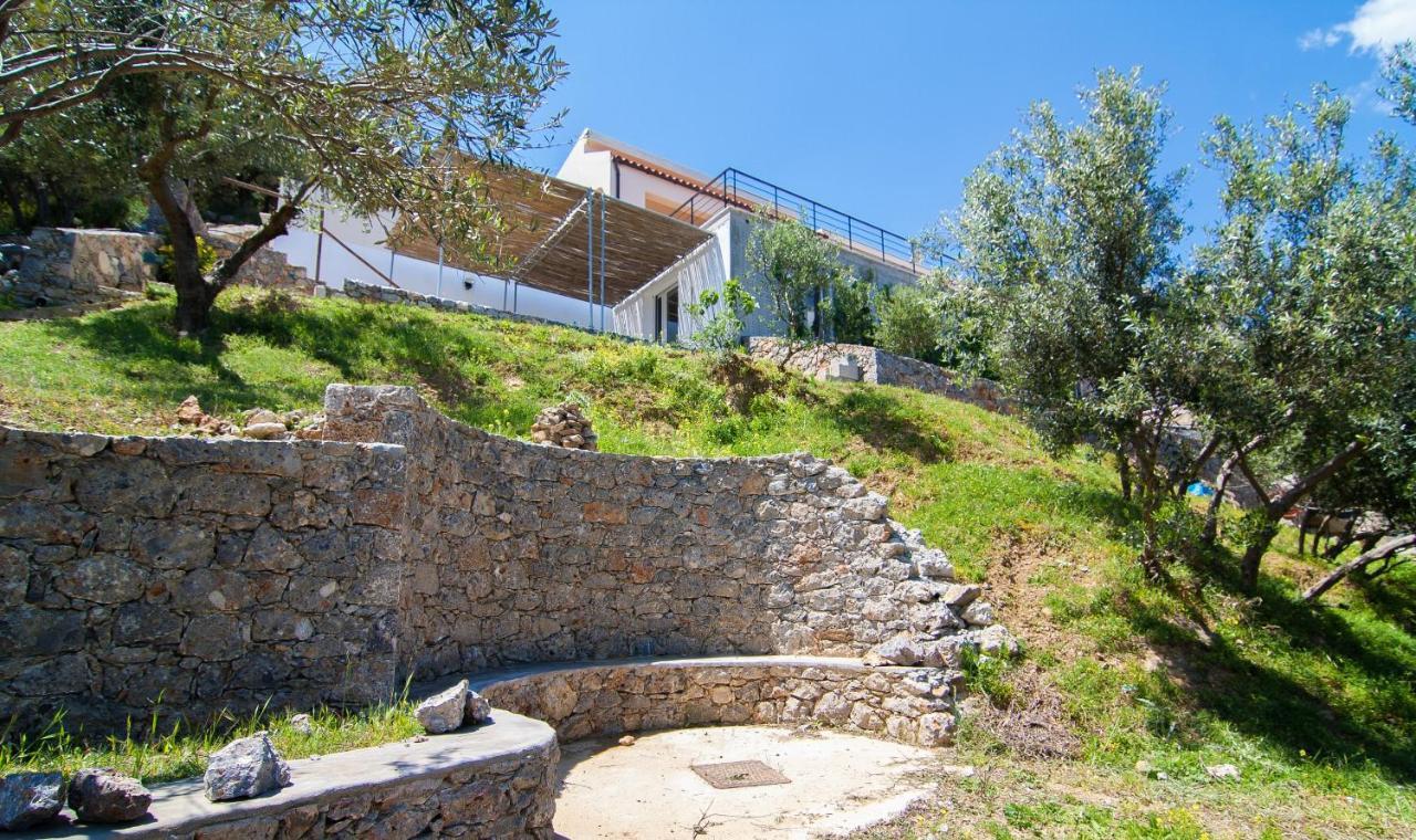 Villa Dio Petres Kroustas ภายนอก รูปภาพ