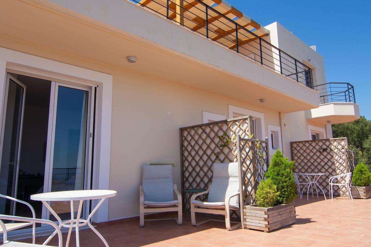 Villa Dio Petres Kroustas ภายนอก รูปภาพ