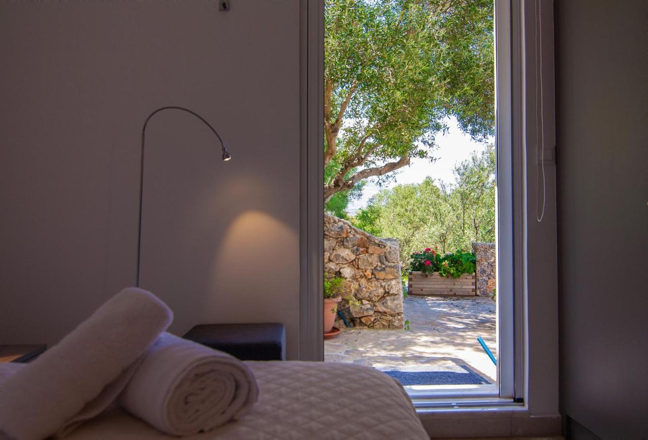 Villa Dio Petres Kroustas ภายนอก รูปภาพ